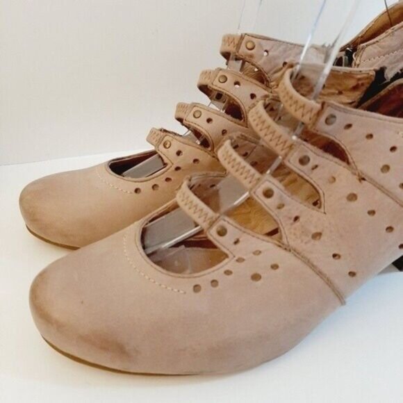 BLONDO Aquaprotect Strappy Mary Jane Cream Heels Sz 9 M - Picture 8 of 15